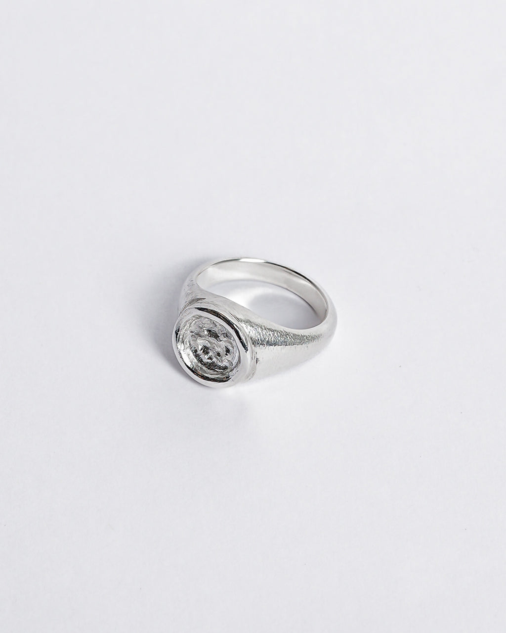 THE SIGNATURE SIGNET