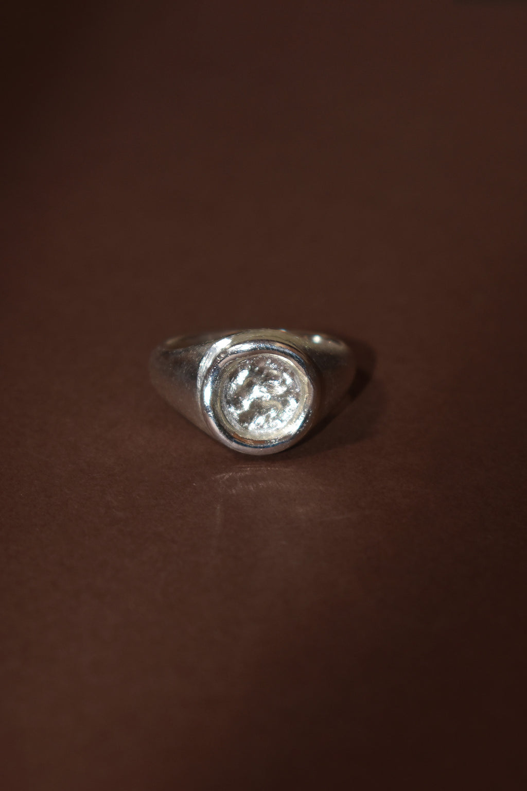 THE SIGNATURE SIGNET