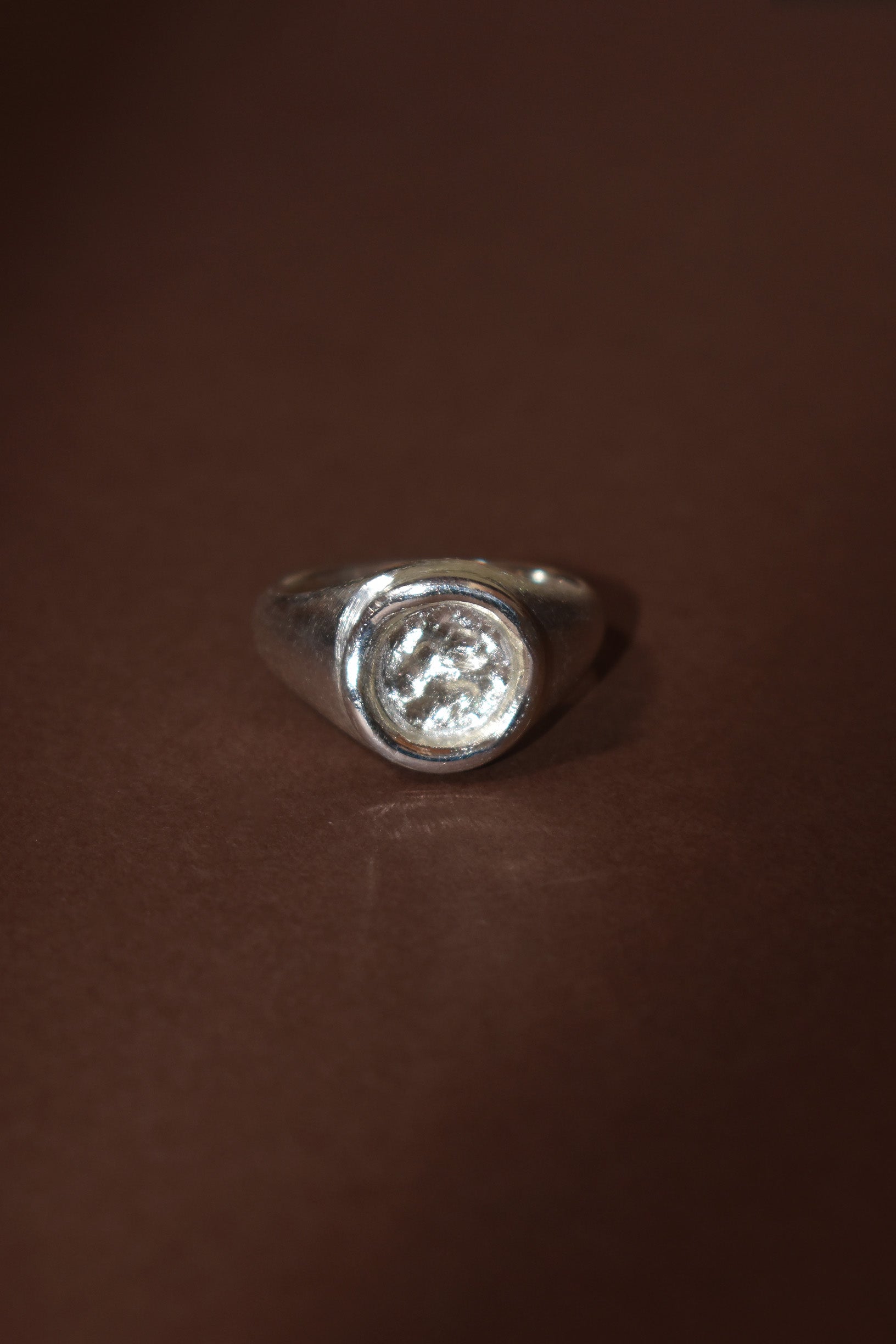 THE SIGNATURE SIGNET